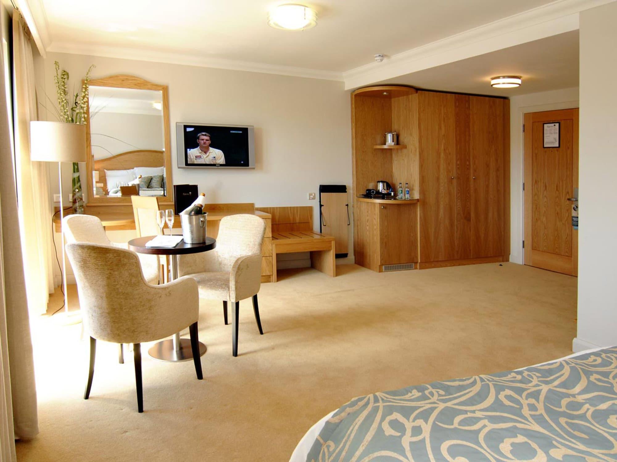 The Parkview Hotel Newtown Mount Kennedy Exteriör bild