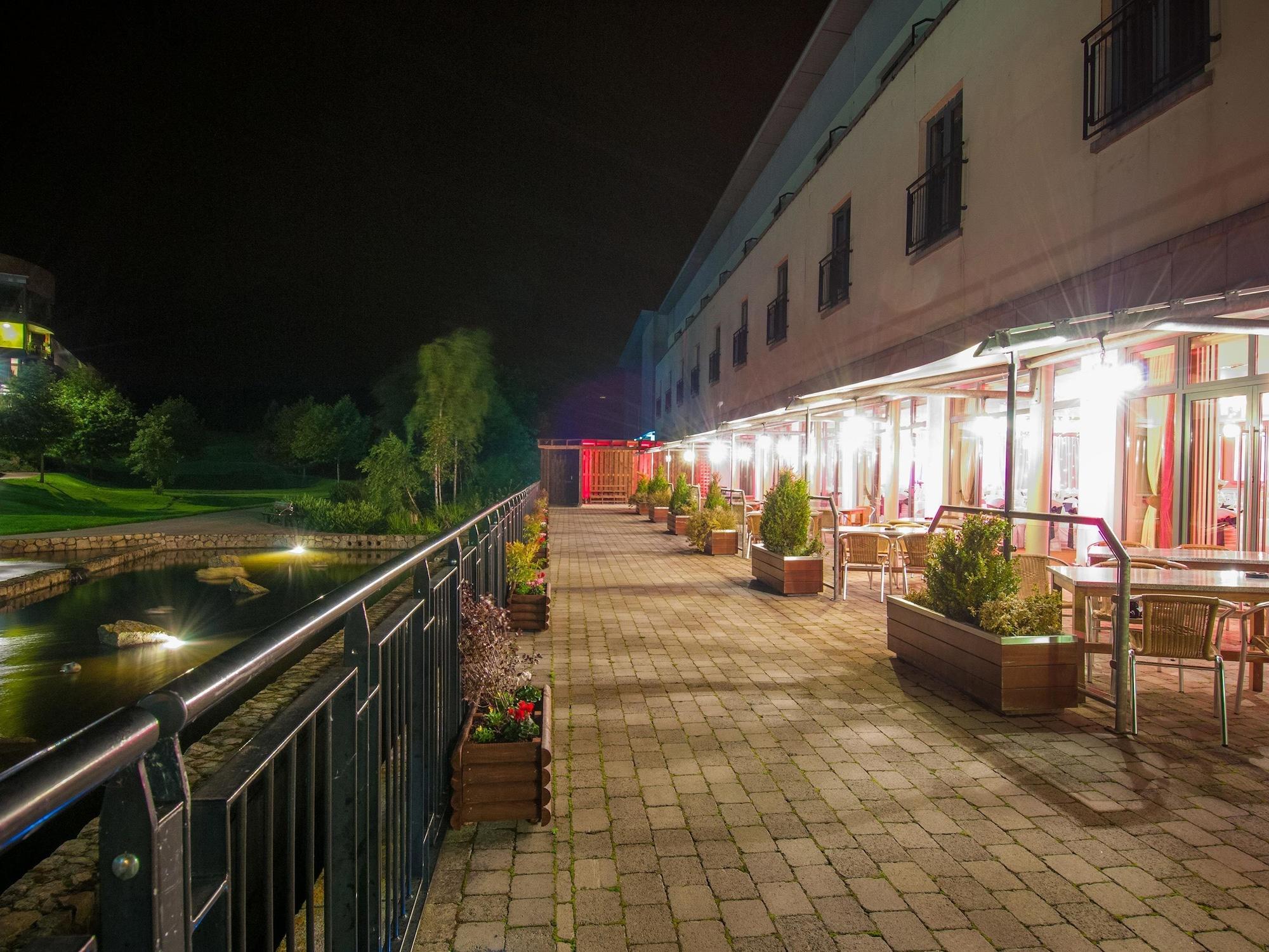 The Parkview Hotel Newtown Mount Kennedy Exteriör bild