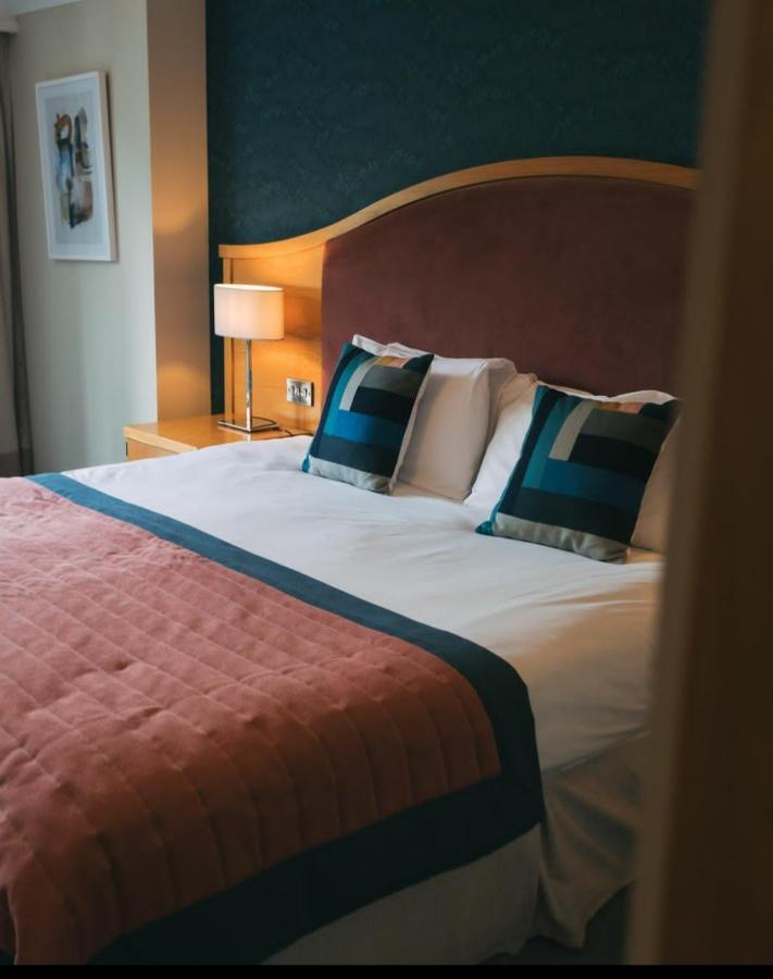 The Parkview Hotel Newtown Mount Kennedy Exteriör bild