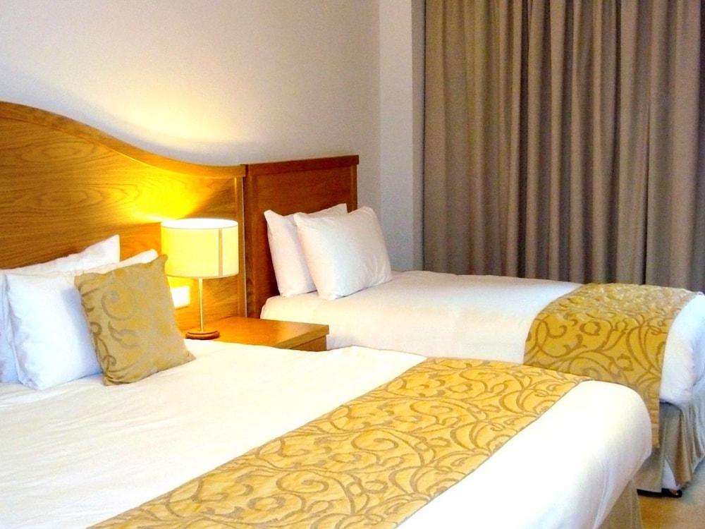 The Parkview Hotel Newtown Mount Kennedy Exteriör bild
