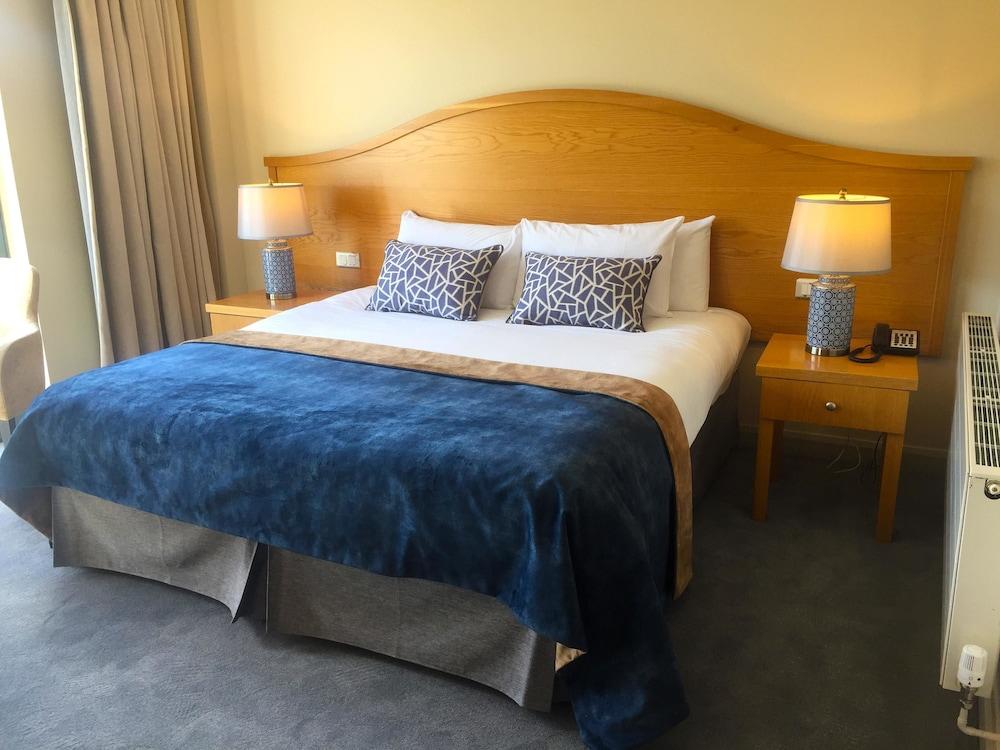 The Parkview Hotel Newtown Mount Kennedy Exteriör bild