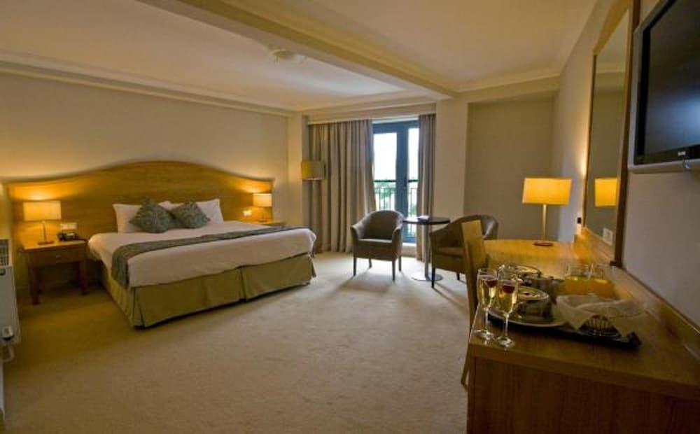 The Parkview Hotel Newtown Mount Kennedy Exteriör bild