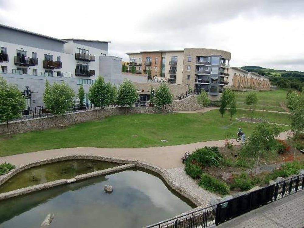 The Parkview Hotel Newtown Mount Kennedy Exteriör bild