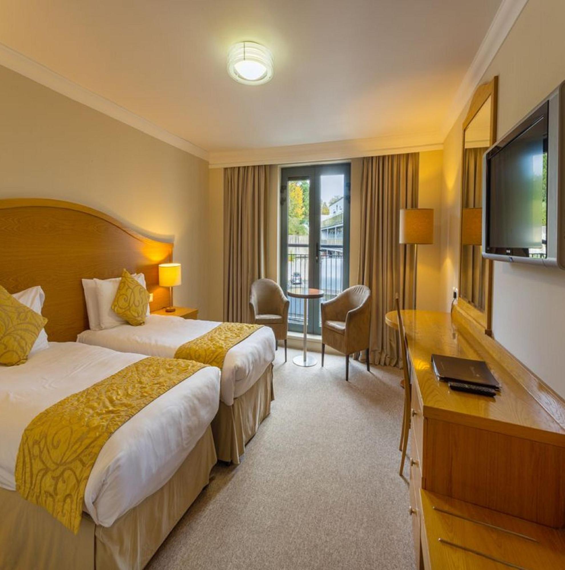 The Parkview Hotel Newtown Mount Kennedy Exteriör bild